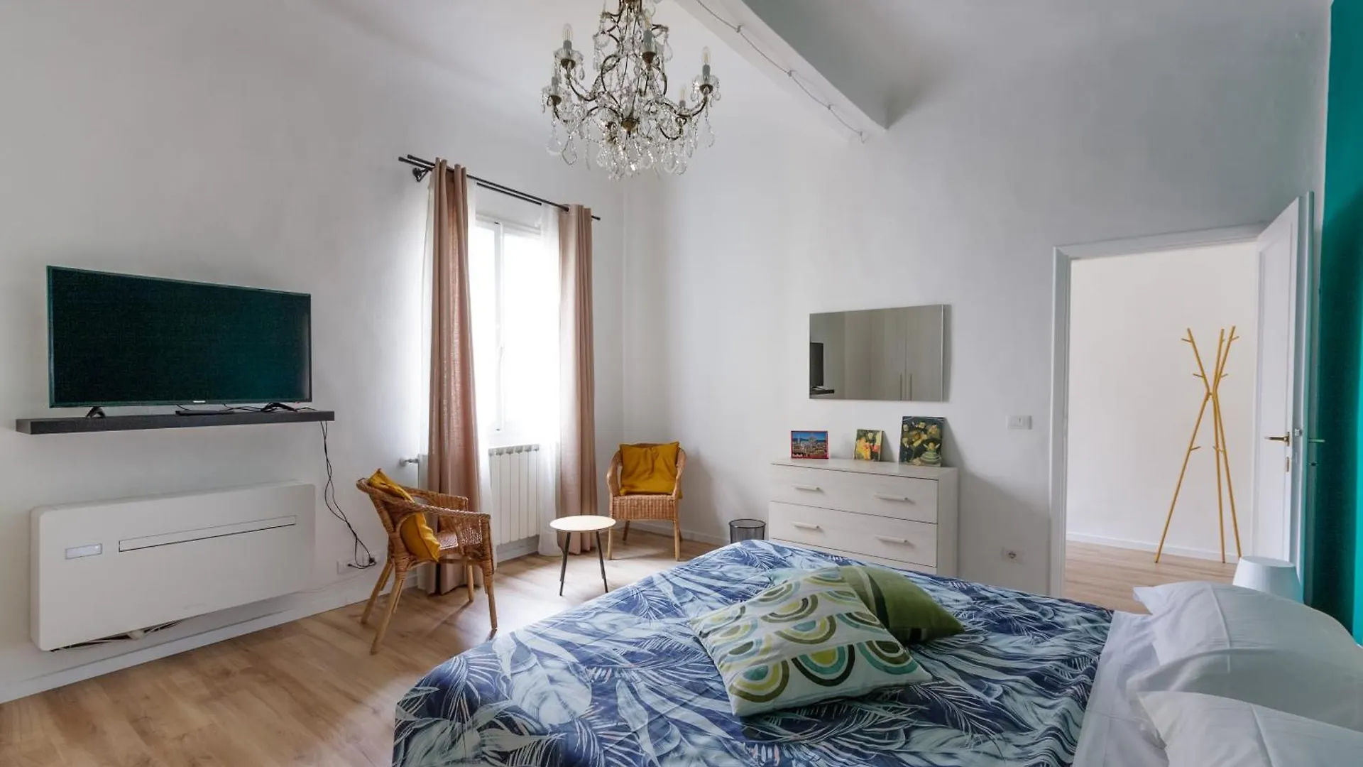 Santa Croce Rainbow Apartment Florence